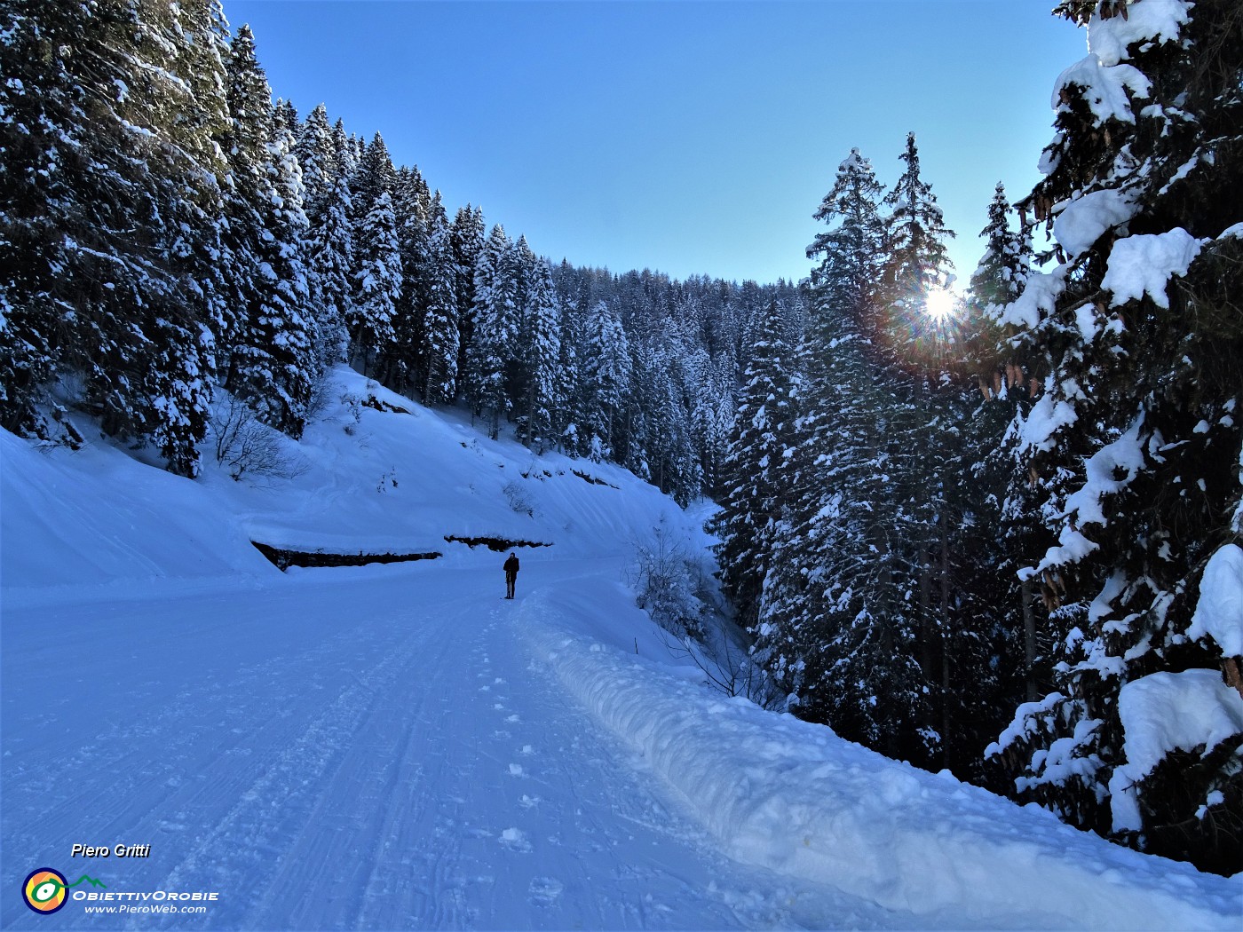 22 Salendo la pista panoramica.JPG
